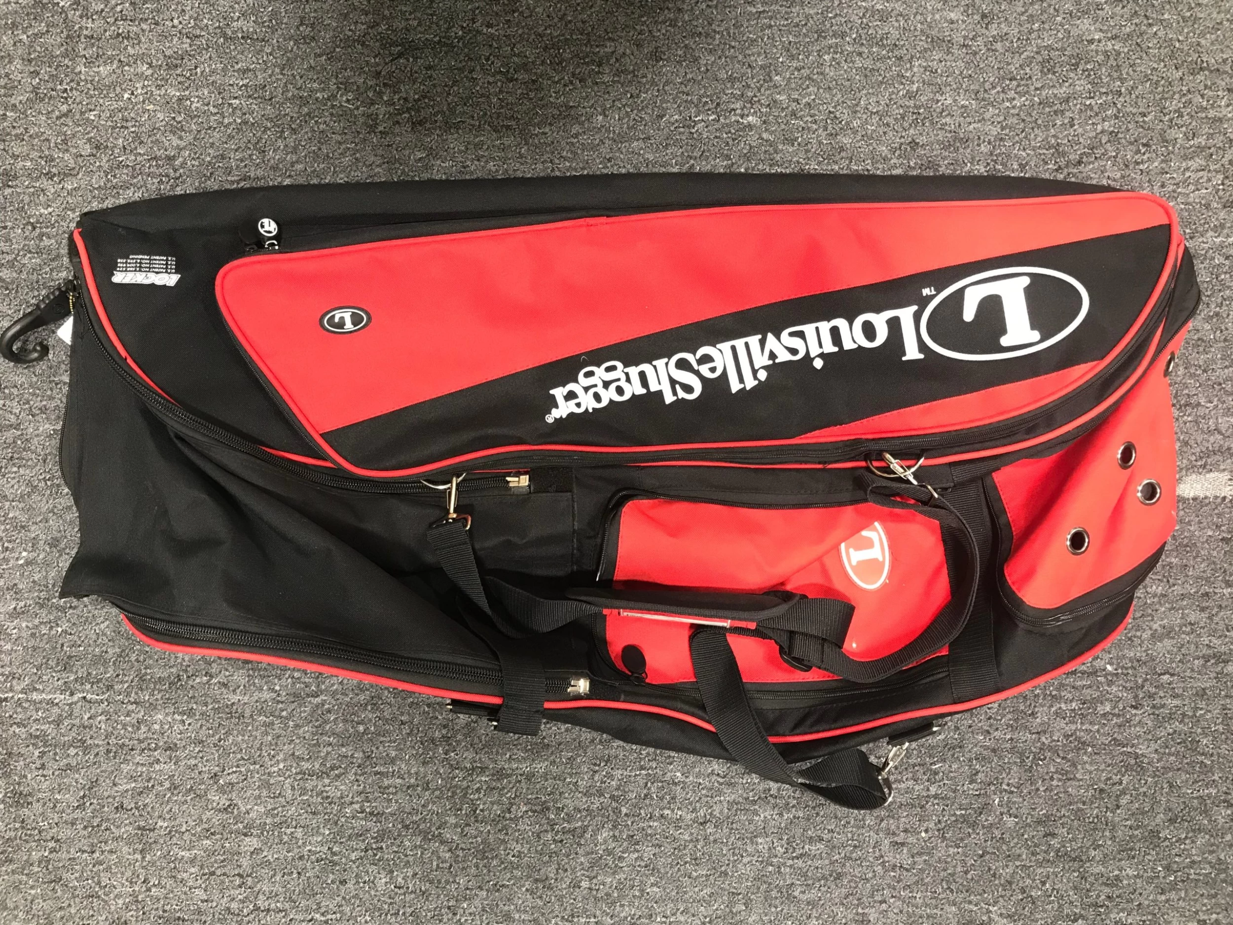 New Other Louisville Slugger Deluxe Locker Equipment Bag Baseball Red/Black 3 New Other Louisville Slugger Deluxe Locker Equipment Bag Baseball Red/Black